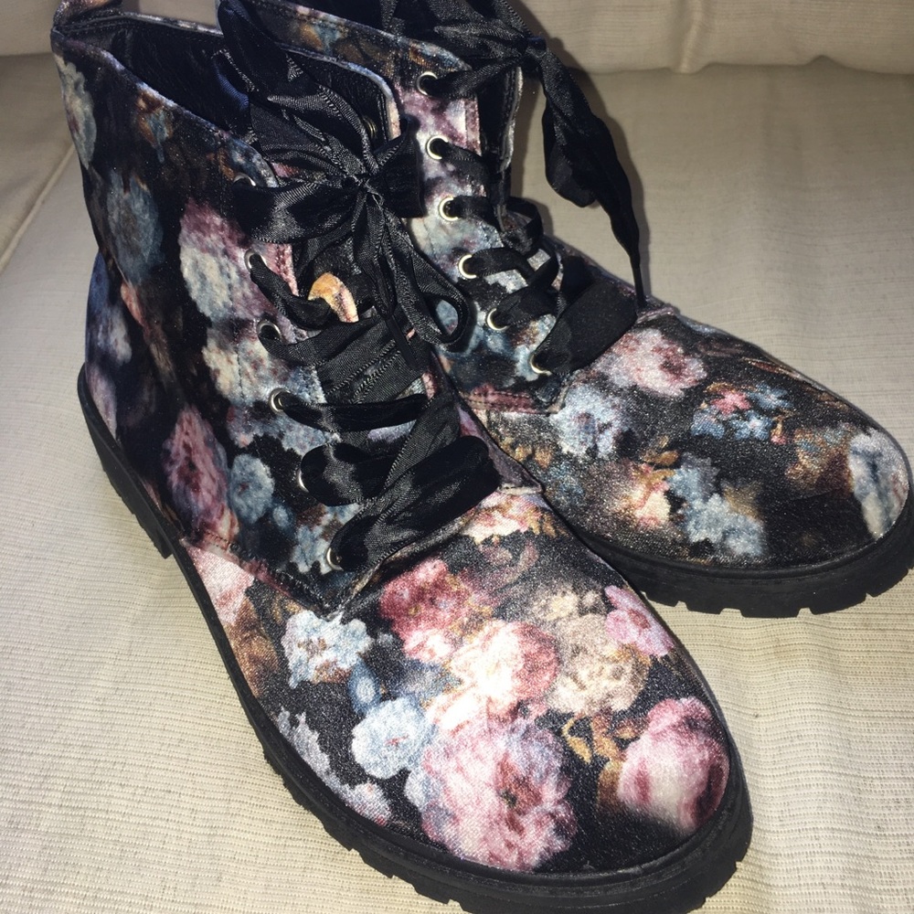 🥰💐 Boots 💐🥰
